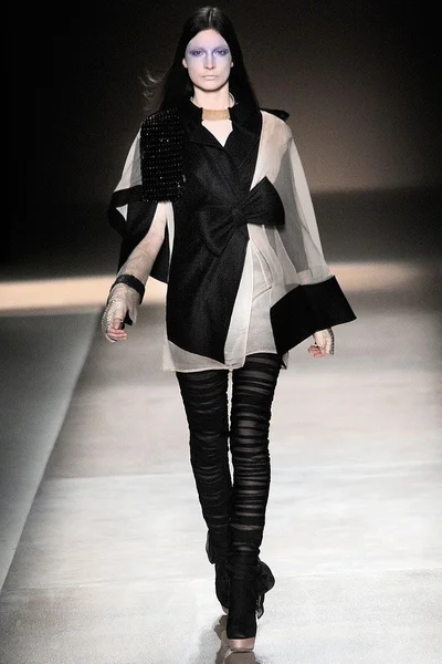 Look 9